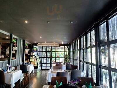 ไวน์ วิลเลจ