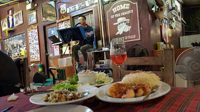 ร้านอาหาร แก้ว