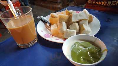 ร้าน ป้าแอ๊ะนมสด