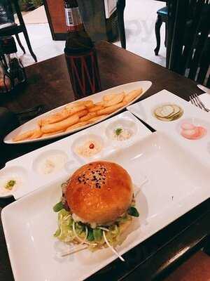 โกลบอล โลคอล