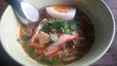 ก๋วยเตี๋ยวไข่ราชบุรี