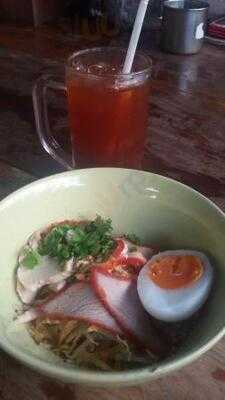 ก๋วยเตี๋ยวไข่ราชบุรี