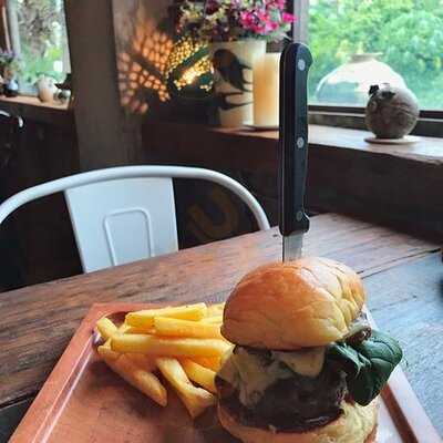 Pun Eatery And Pottery