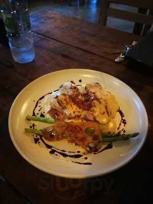 Pun Eatery And Pottery