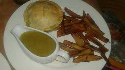 แหม่ม ร้านอาหาร และ บาร์