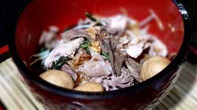 ก๋วยเตี๋ยวเรืออนุเสาวรีย์