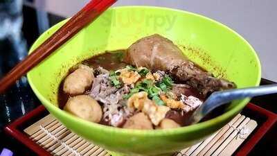 ก๋วยเตี๋ยวเรืออนุเสาวรีย์