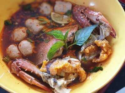 ก๋วยเตี๋ยวเรืออนุเสาวรีย์