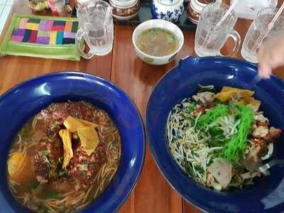 โกต่าย ก๋วยเตี๋ยวหมูต้มยำ