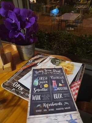 ฮันนี่ซีนสเต็กแอนด์บาร์