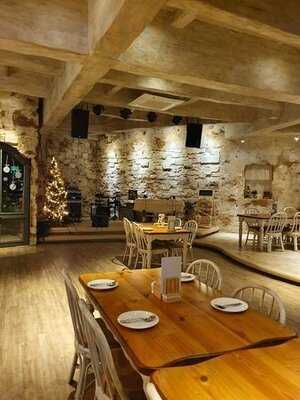 ฮันนี่ซีนสเต็กแอนด์บาร์