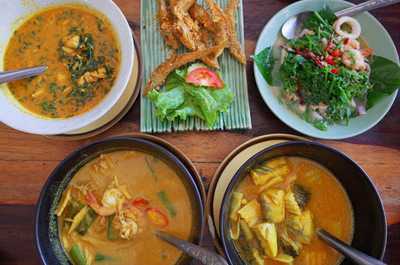 เนินขุมทองการ์เด้นท์ 