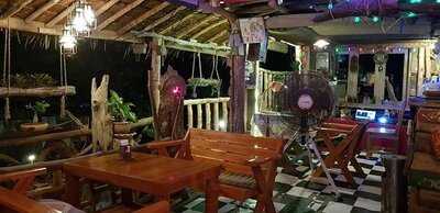 ร้านอาหารบ้านปีกไม้