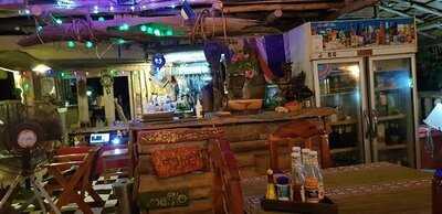 ร้านอาหารบ้านปีกไม้