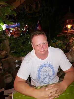 ร้านอาหารบ้านปีกไม้