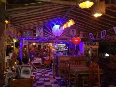 ร้านอาหารบ้านปีกไม้