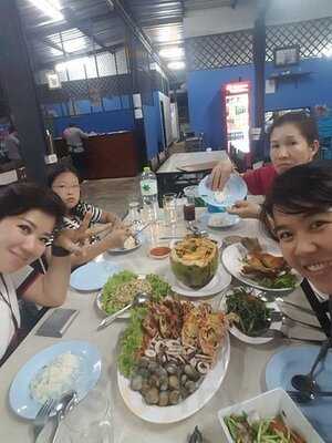 อ่าวตะเกียบซีฟู้ดส์ หัวหิน