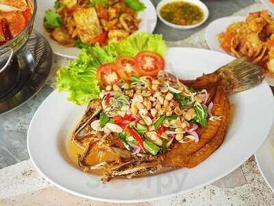 อ่าวตะเกียบซีฟู้ดส์ หัวหิน