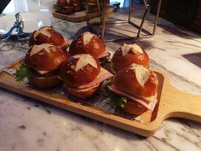 ซันดารา สปอร์ต เล้าจน์