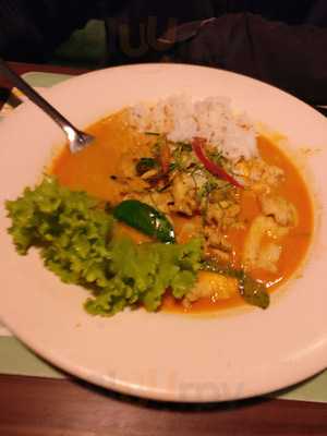 บ้านต้นมะค่า