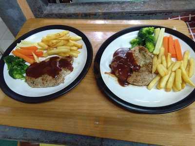 บ้านต้นมะค่า