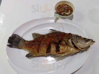 บ้านต้นมะค่า