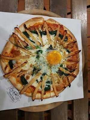 Three Faces Pizza And Koffeebar