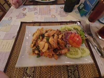 เดอะวิลเลจ บาร์ แอนด์ เรสเตอรองท์