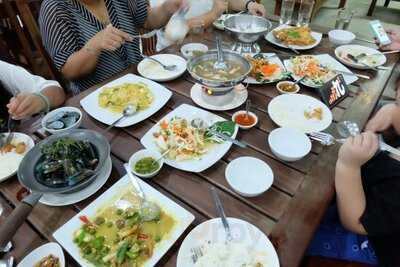 ร้านอาหารครัวคุณแมว ซีฟู๊ด หัวหิน