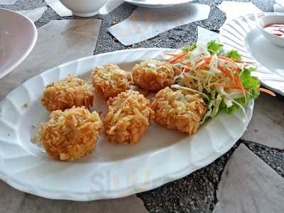 ชายเลซีฟู๊ด