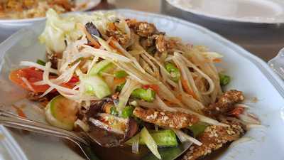 ชายเลซีฟู๊ด