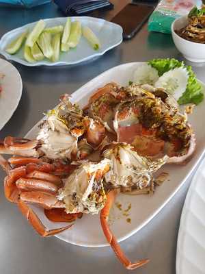 ชายเลซีฟู๊ด