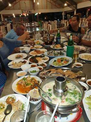 ชายเลซีฟู๊ด