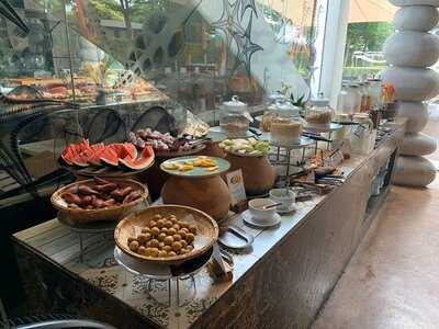 ไวท์ โอเว่น แอท โซ โซฟิเทล หัวหิน