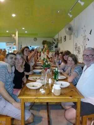 แฮปปี้ บาร์ แอนด์ เรสเตอรองท์