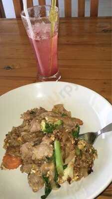 แฮปปี้ บาร์ แอนด์ เรสเตอรองท์