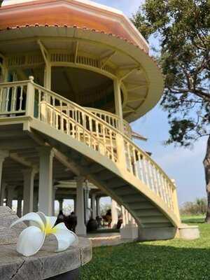 ร้านน้ำชาพระราชนิเวศน์มฤคทายวัน