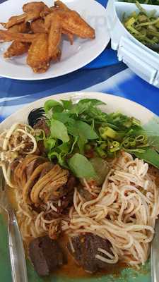 ขนมจีนครูยอด