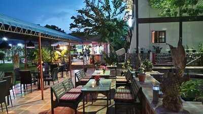 Happy Family Resort & Restaurant