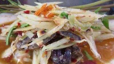 ก๋วยเตี๋ยวกะลาลุงเผ่า