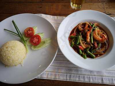 ร้านอาหารแฮ้ปปี้ช้างน้อย