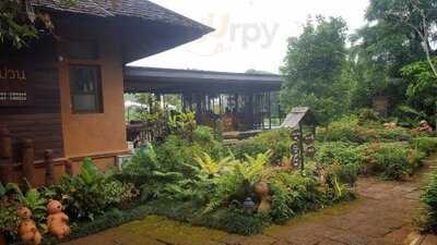 ร้านอาหารบ้านม่อนม่วน