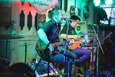 ร้านชาชา