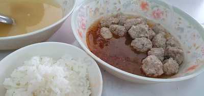 โจ๊ก เกาเหลา ต้มเลือดหมู จิง จู ไฉ่