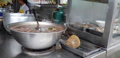 โจ๊ก เกาเหลา ต้มเลือดหมู จิง จู ไฉ่