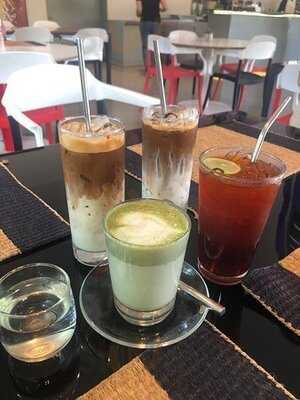 ร้านอาหารกำแพงแก้ว