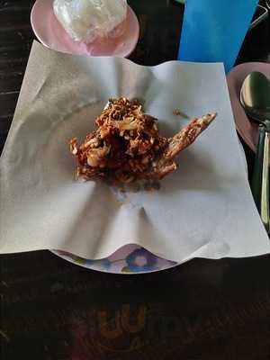 ป้าป่อง ส้มตำปูม้า แยกเจ็ดยอด