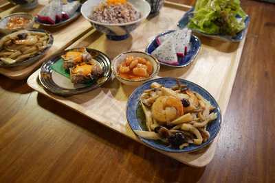 ยี่ปั๊ว ทาปัส แอนด์ แจ่มบาร์