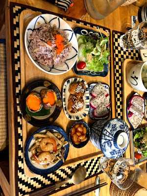 ยี่ปั๊ว ทาปัส แอนด์ แจ่มบาร์