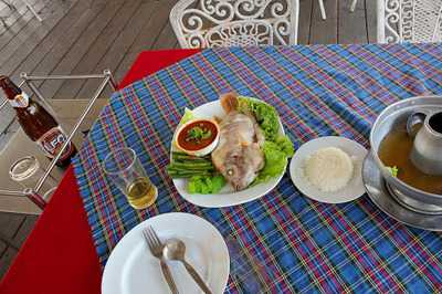 ร้านอาหาร บ่อสร้างกางจ้อง